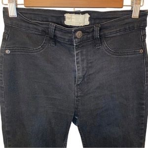 Free People | Black Skinny Jean Size 26R